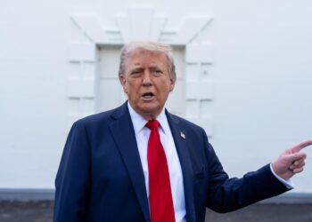 1. Evaluations of Trump: Job approval and confidence on issues – Pew Research Center