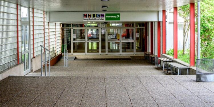 HHS Cuts Funding for NIH’s Largest and Longest Study of Women’s Health – MedPage Today