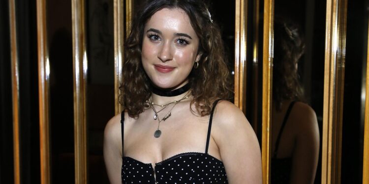 Gracie Lawrence On ‘Just In Time’ & Jonathan Groff – nylon.com