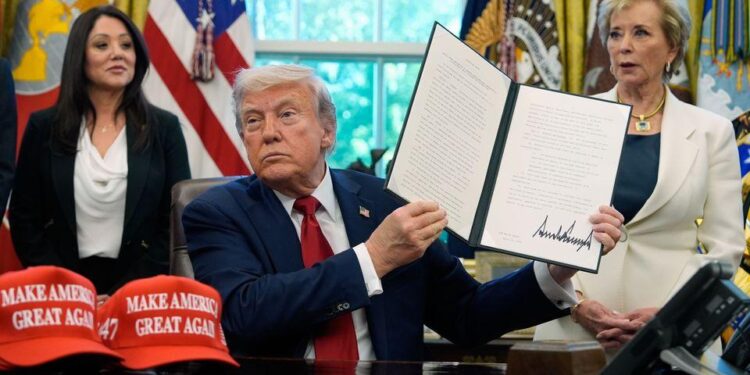 Warning signs for Trump as pessimistic outlook on the economy grows among Americans – Politico