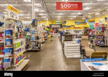 Camping World CEO Marcus Lemonis shutters North Carolina store amid giant flag dispute – Fox Business