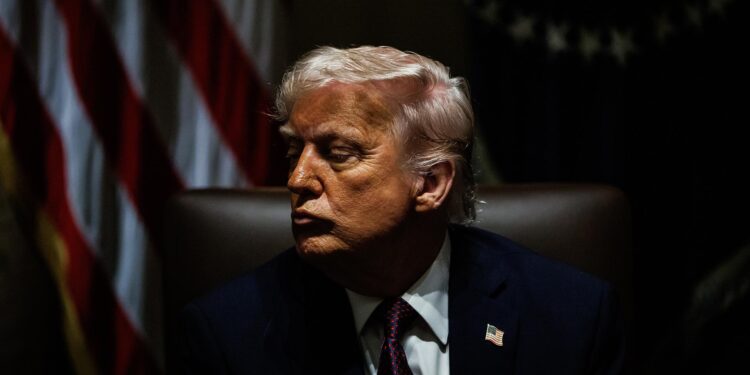 Trump complained to Bezos before Amazon said it scrapped idea to display tariff cost – CNBC