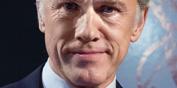 Waltz was photographed checking Signal on his phone during cabinet meeting – as it happened – The Guardian