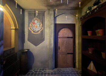 Game-changing challenge room and social entertainment experience BRKTHROUGH opens near The Woodlands – Click2Houston