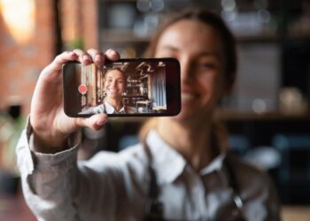 Do yourself, the world and me a big favour: stop phone-filming at gigs | Jason Okundaye – The Guardian