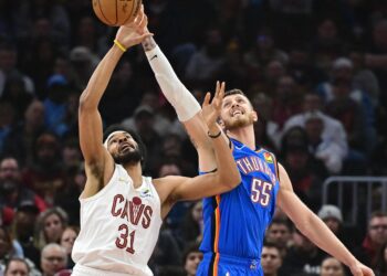 Cavs collapse as Pacers surge to stunning Game 2 win on Tyrese Haliburton’s 3 with 1.1 seconds left – Yahoo Sports