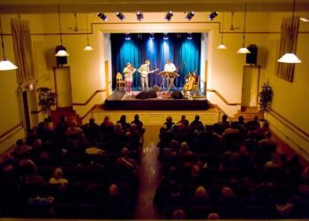 Blackstone River Theatre presents music from Scotland with Cantrip – The Valley Breeze