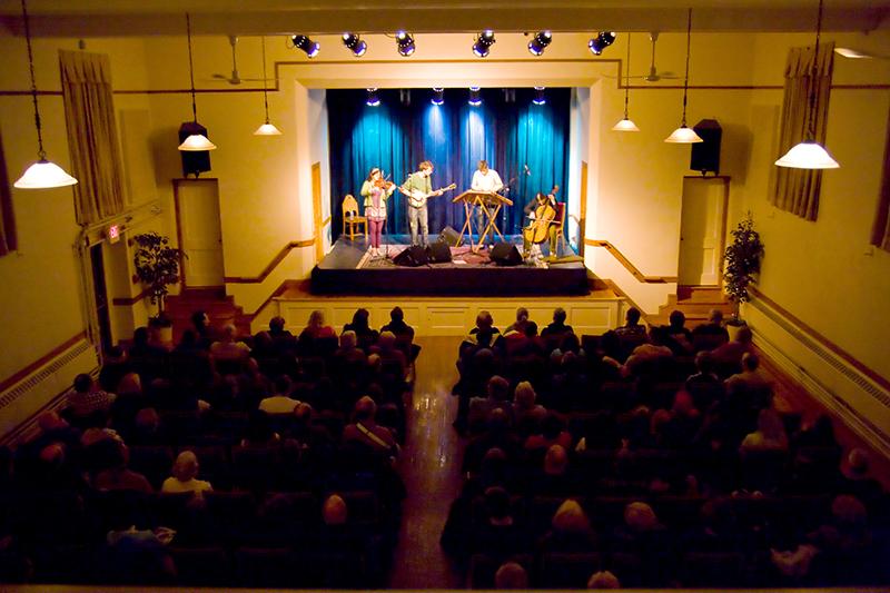 Blackstone River Theatre presents music from Scotland with Cantrip – The Valley Breeze