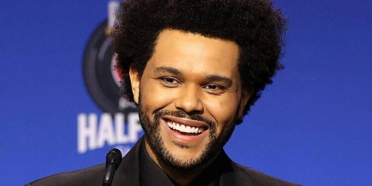 The Weeknd made the apocalypse sexy at his 2025 tour launch in Arizona – Yahoo