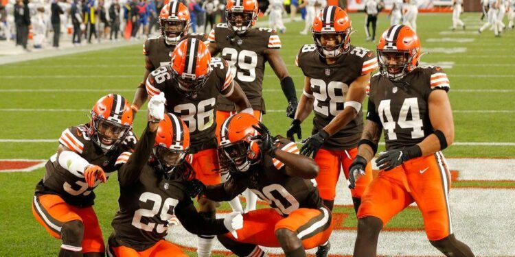 Browns LB Jeremiah Owusu-Koramoah to miss entire 2025 NFL season due to 2024 neck injury – Yahoo Sports