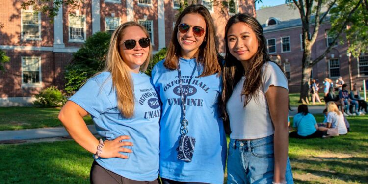 UMaine students create river ecology mural on Bangor pump station – The University of Maine