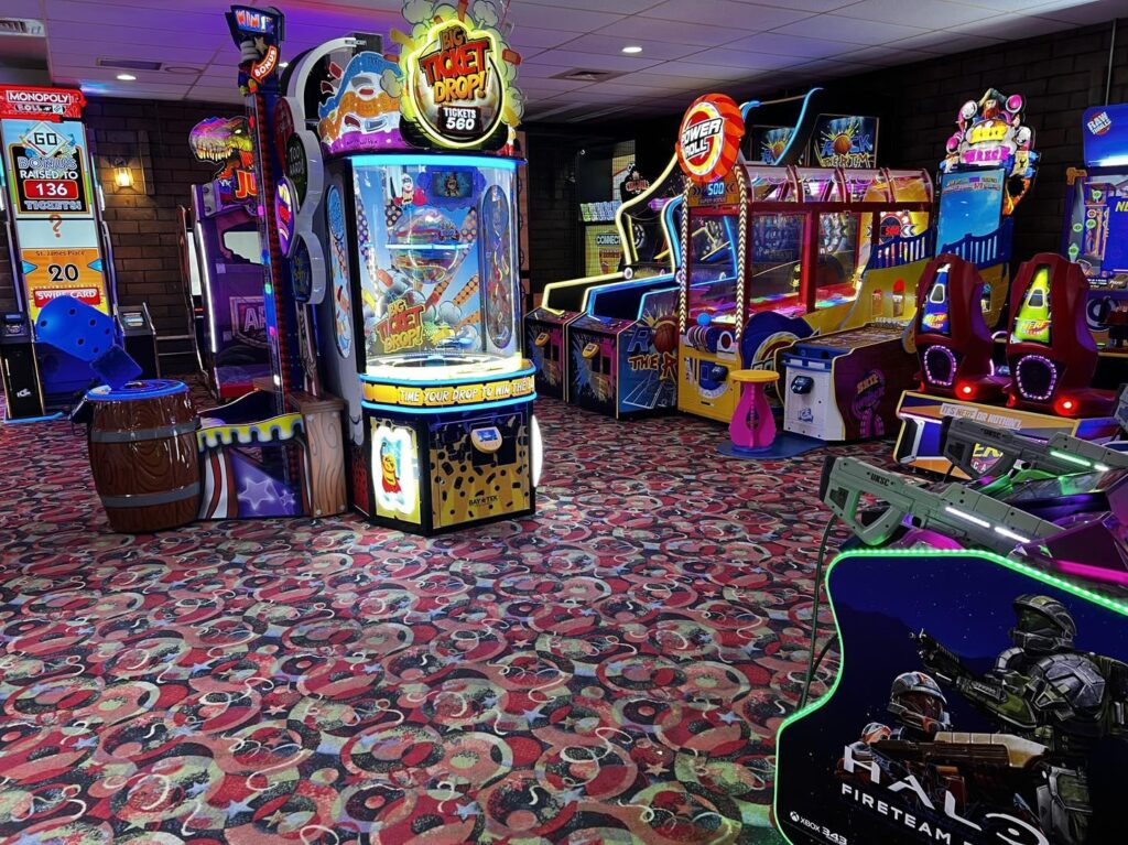 Ashwaubenon Bowling Alley upgrades with new Neoverse entertainment system – WFRV Local 5