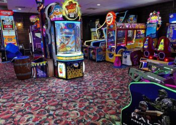 Ashwaubenon Bowling Alley upgrades with new Neoverse entertainment system – WFRV Local 5