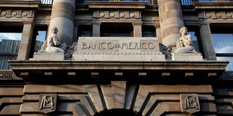 Mexico central bank cuts interest rate but flags trade tensions, weak economy – MSN