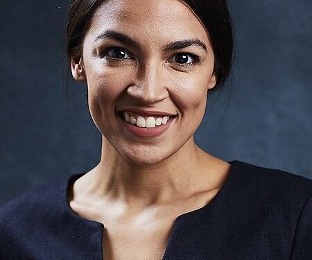 Rising Democrat star is blasted as a hypocrite after truth about her lifestyle emerges that’s VERY different t – Daily Mail