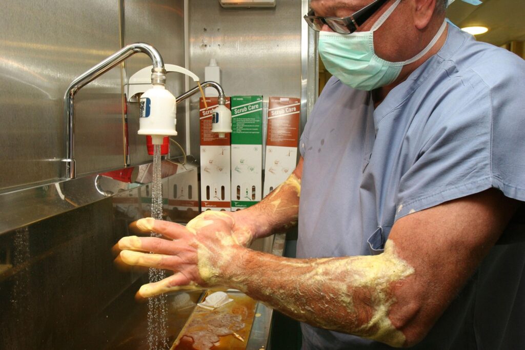 Hospital superbug can feed on medical plastic, first-of-its-kind study reveals – Live Science