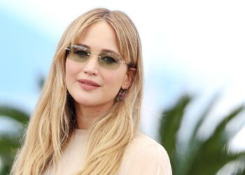 Jennifer Lawrence and Robert Pattinson Did This “Humiliating” Thing to Prep for Sex Scenes – Yahoo