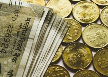 Indian Economy Well-Positioned to Navigate Headwinds, RBI Says – Bloomberg.com