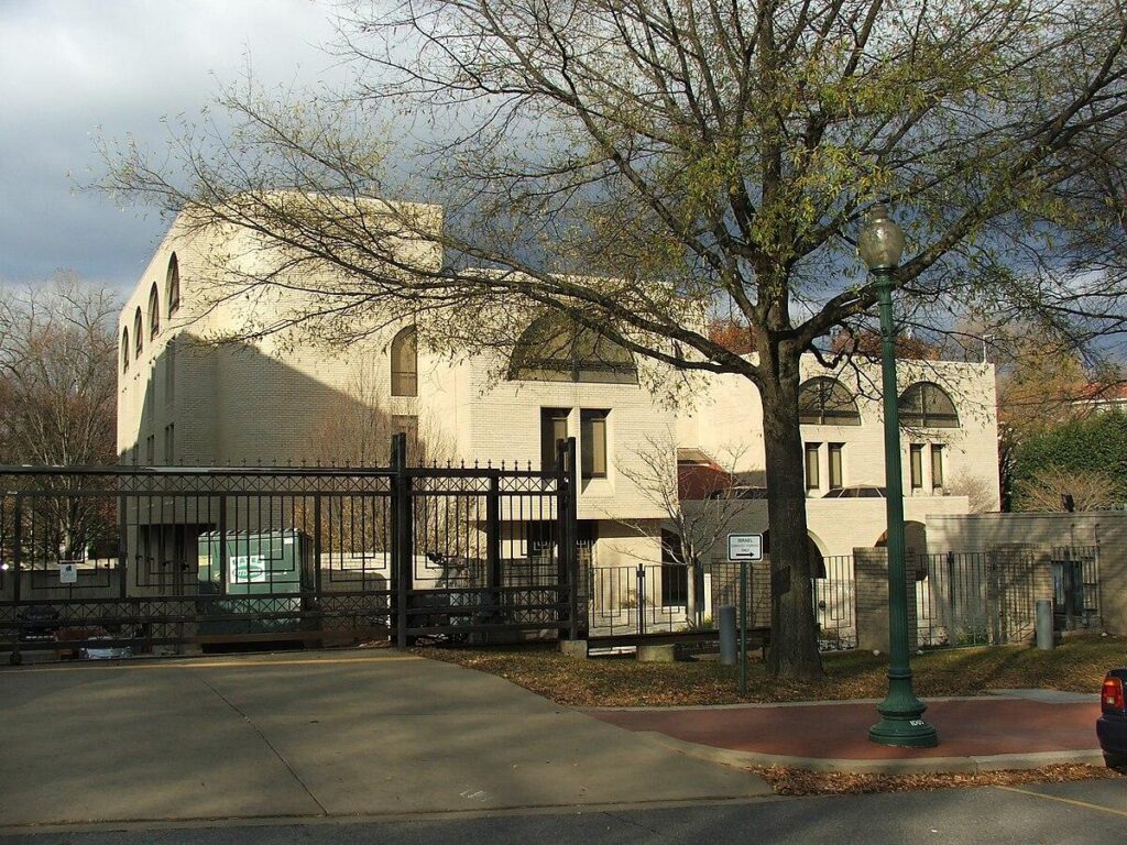 Two Israeli Embassy staffers shot and killed outside Jewish Museum in DC – CNN