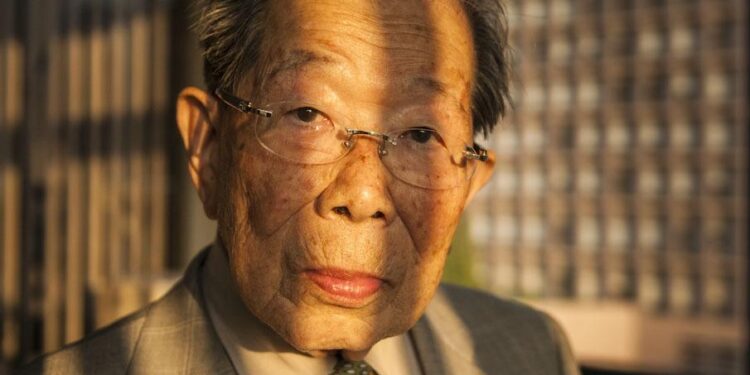 A longevity expert says he lowered his biological age by moving his entire family to the forest – Business Insider