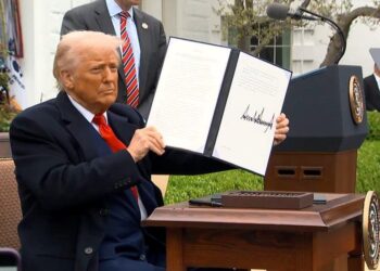 Economists blame Trump tariffs, AI explosion for threatening global economy – theregister.com