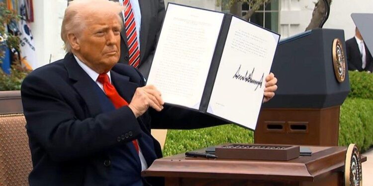 Economists blame Trump tariffs, AI explosion for threatening global economy – theregister.com