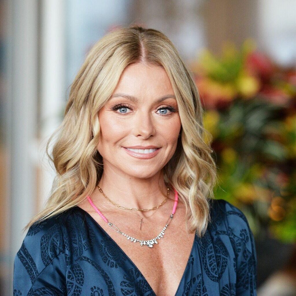 Kelly Ripa opens up about empty nest lifestyle: ‘Total freak show all the time’ – HOLA