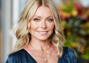 Kelly Ripa opens up about empty nest lifestyle: ‘Total freak show all the time’ – HOLA