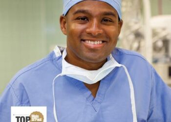 In a first, Minnesota doctors walk their own picket line, then hustle to see patients – Star Tribune