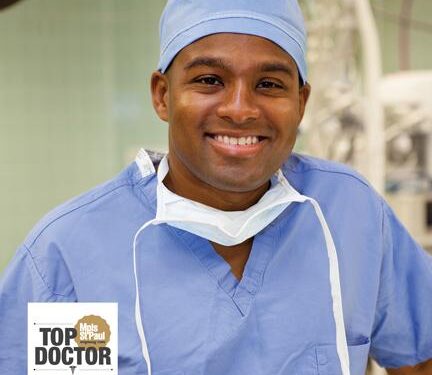 In a first, Minnesota doctors walk their own picket line, then hustle to see patients – Star Tribune