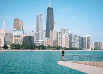 My company transferred me from Chicago to London. Here’s how my lifestyle and the work culture compare. – Business Insider