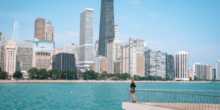 My company transferred me from Chicago to London. Here’s how my lifestyle and the work culture compare. – Business Insider