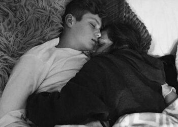 Couples who cuddle before sleep reap key health benefits, study reveals – Fox News