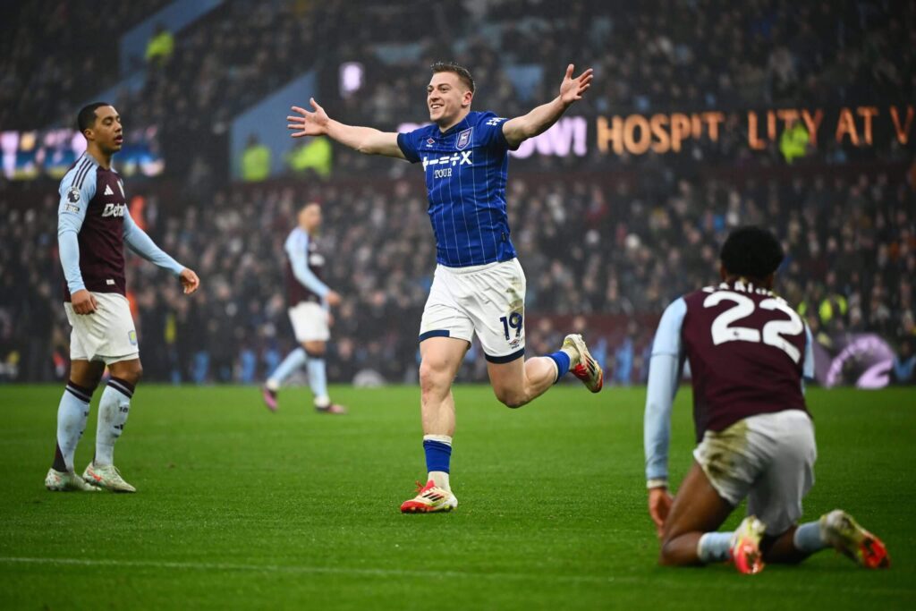 Delap impact helps Chelsea see off LAFC at Club World Cup but fans stay away – The Guardian