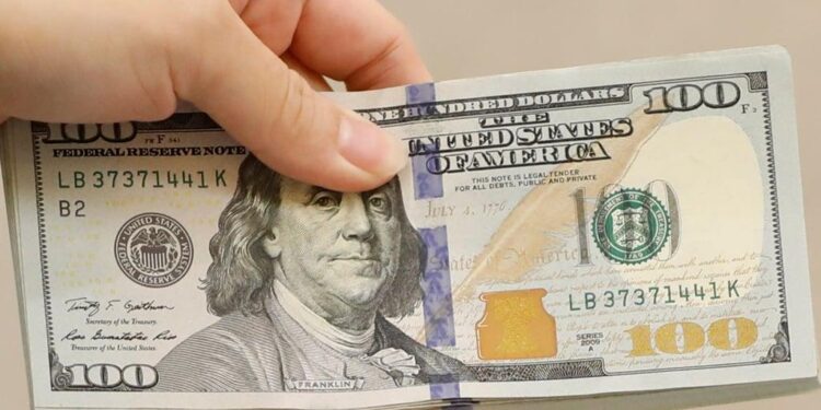 Dollar Gains as the World Awaits Iran’s Response to US Attack – Yahoo Finance