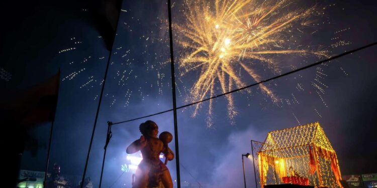 Fireworks sales support Folsom youth sports: ‘This is our biggest fundraiser’ – Sacramento Bee