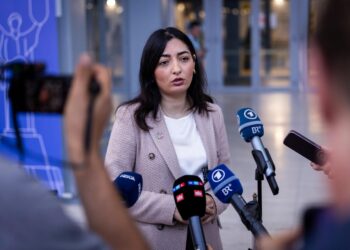 Ukraine Reshuffles Cabinet With Wartime Economy Struggling – Bloomberg.com