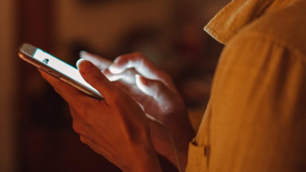 Put the Phone Down, Kid. Science Says So. – 105.7 WROR