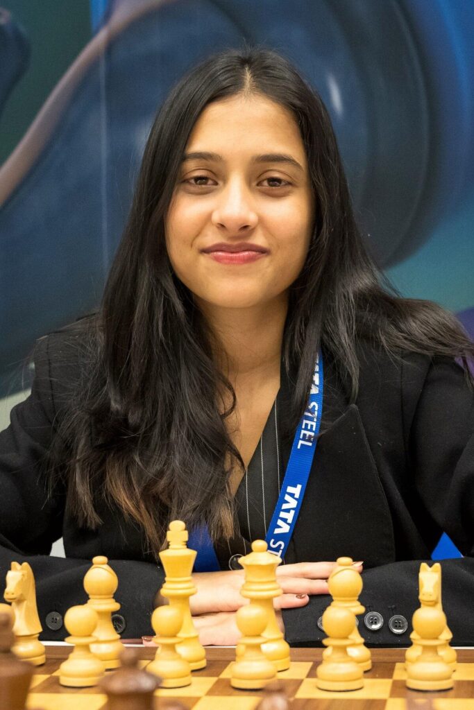 Divya Deshmukh becomes third Women’s World Cup Champion, defeats Humpy Koneru in tiebreak – FIDE