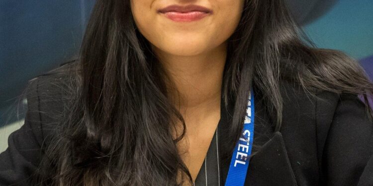 Divya Deshmukh becomes third Women’s World Cup Champion, defeats Humpy Koneru in tiebreak – FIDE