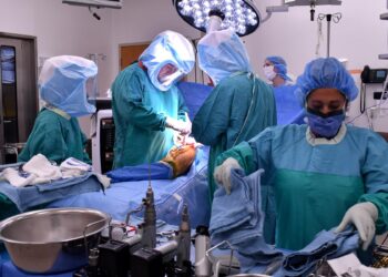 Emory orthopaedic surgeons use robotic technology to transform knee replacement surgery – Emory News Center