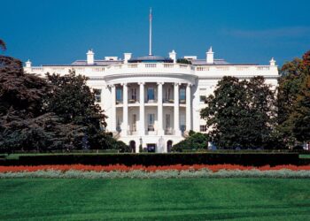 White House readies order to fine banks for dropping clients over politics, WSJ reports – Reuters