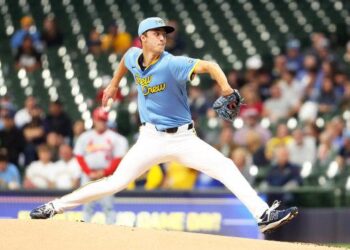 Brewers move forward with game vs. Mets as scheduled despite flooding, road closures – Yahoo Sports