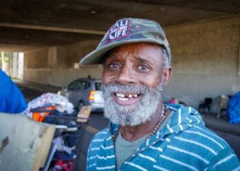 Amid growing ‘scandal’ of elder homelessness, health care groups aim to help – NPR