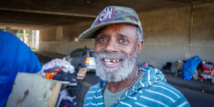 Amid growing ‘scandal’ of elder homelessness, health care groups aim to help – NPR