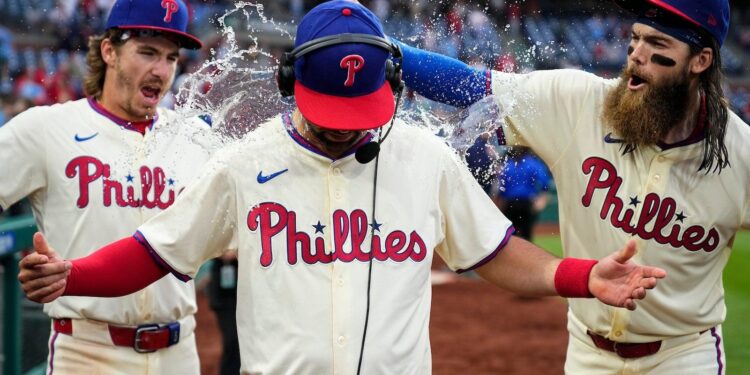 WAMC Sports Report 8/19/25: Turner, Harper power Phillies to 12-7 rout of Mariners – WAMC