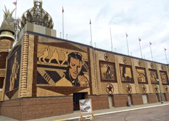 From polka to Poison, Corn Palace adjusts entertainment offerings with the times – Mitchell Republic