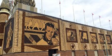 From polka to Poison, Corn Palace adjusts entertainment offerings with the times – Mitchell Republic