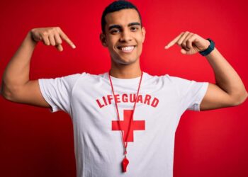 Lifeguard, 82, Sets Impressive Guinness World Record After More Than 60 Years Lifeguarding – People.com