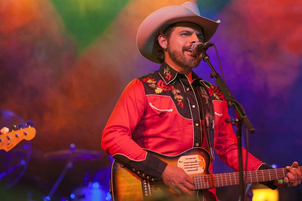 Country music star apologizes after drunken show ends with cops taking him down: ‘I’m not OK’ – PennLive.com